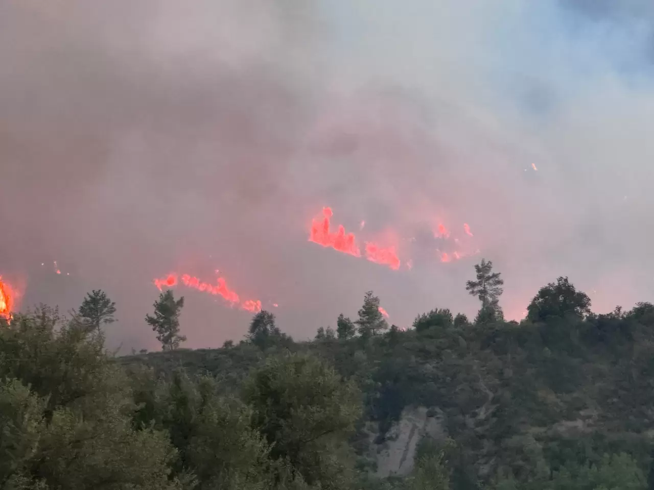 Antalya'da alevlerle zorlu savaş 8