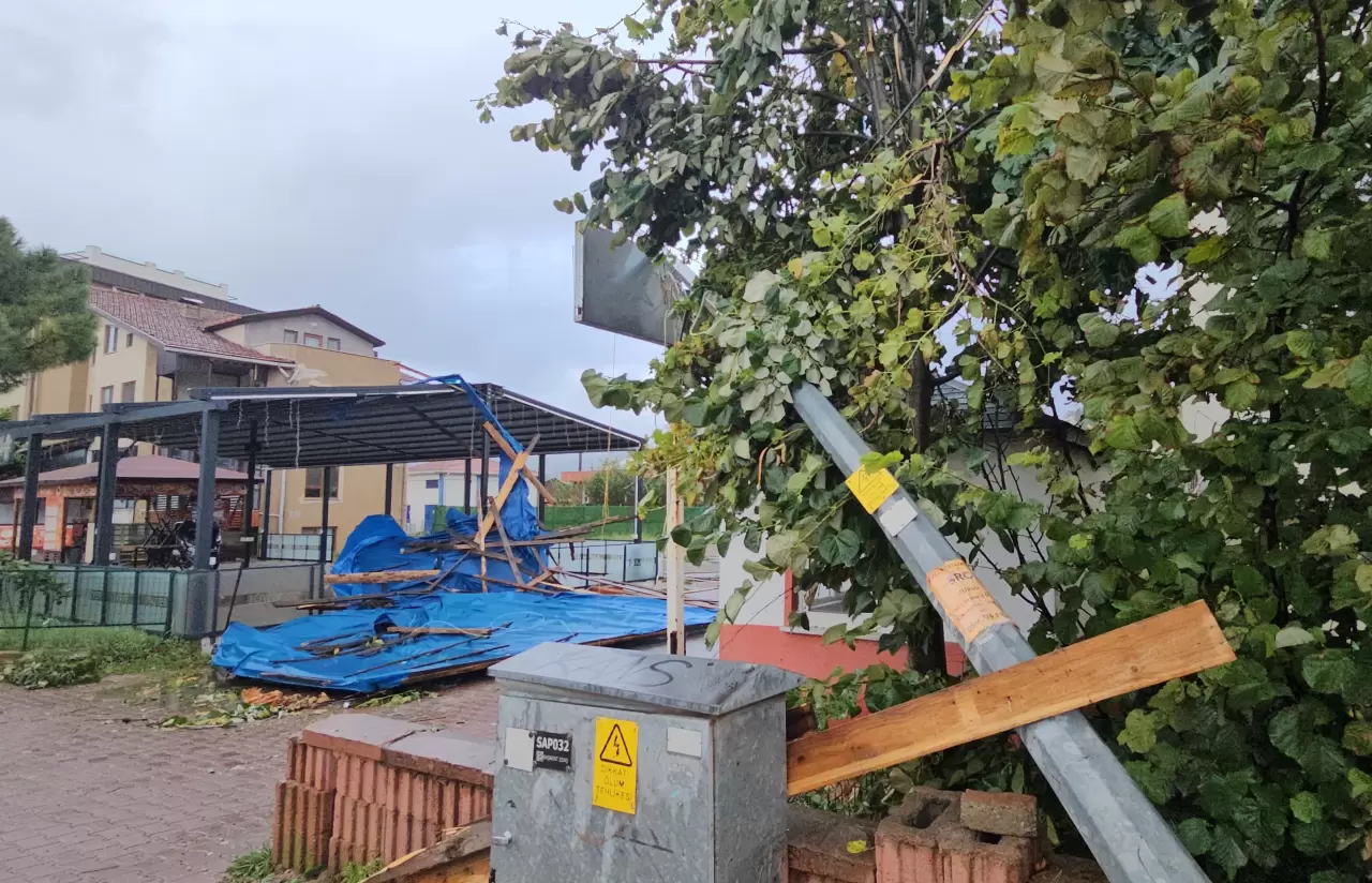 Kastamonu’da kuvvetli rüzgar etkili oldu 3