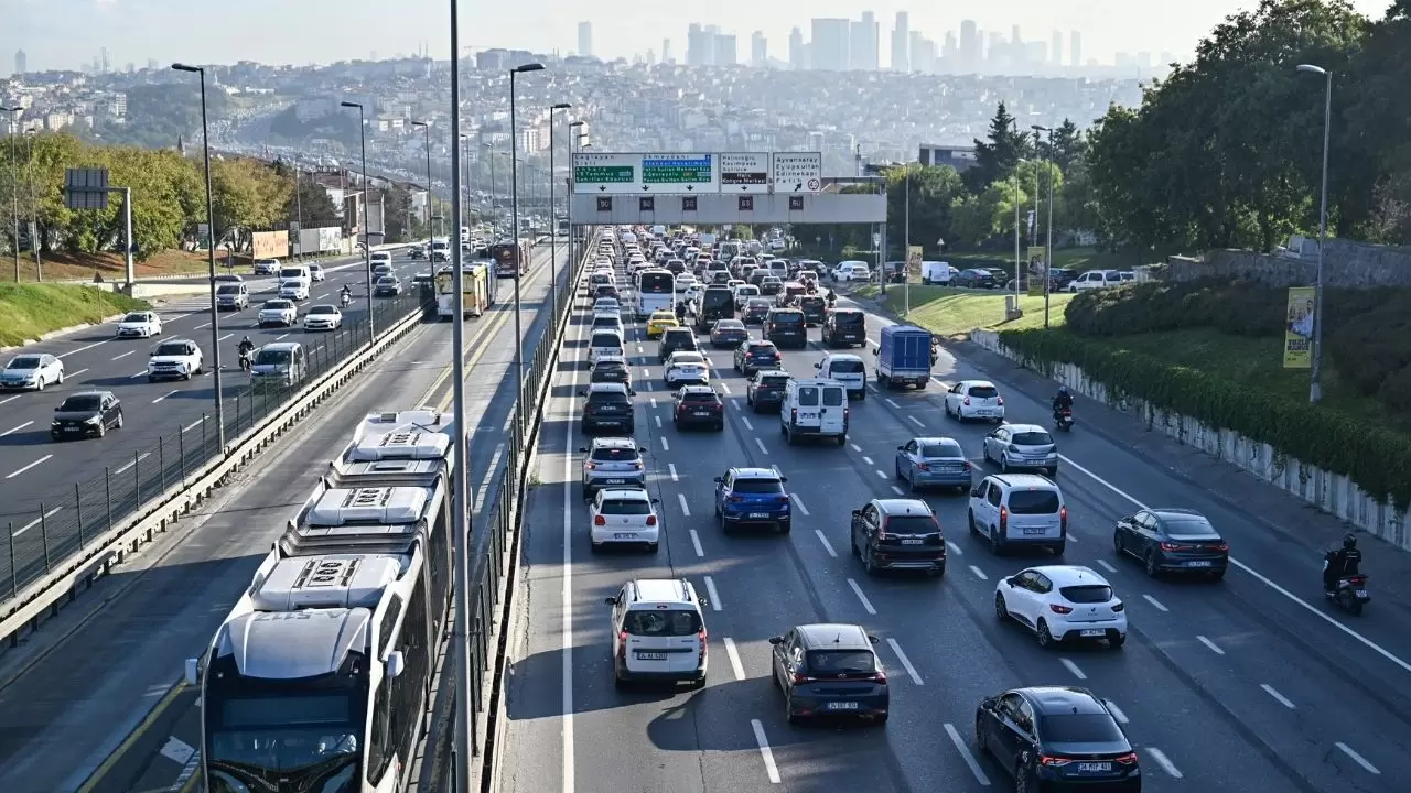 Sabah saatlerinde kent genelinde yoğunluk yüzde 56'ya ulaştı 4