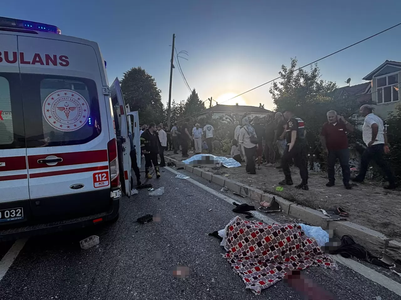 Düzce'deki kazada ölen 4 kişinin kimliği belirlendi 1