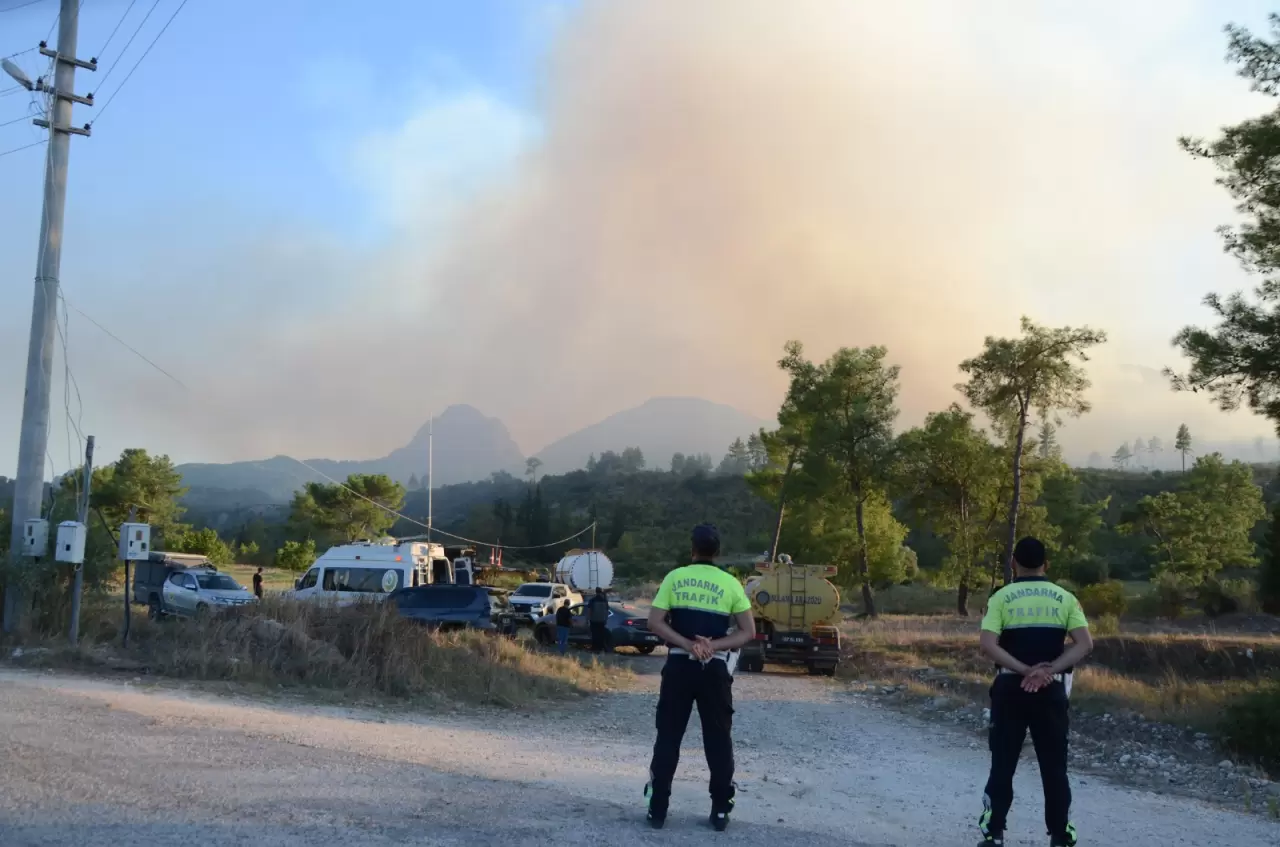Antalya'da alevlerle zorlu savaş 6