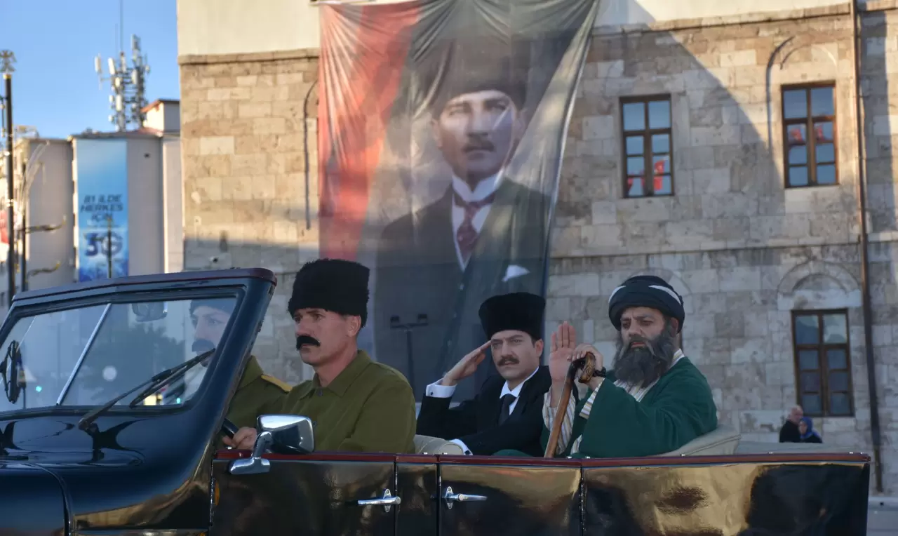 Tarihi gün yeniden yaşandı: Atatürk'ün Sivas'a gelişi canlandırıldı 9