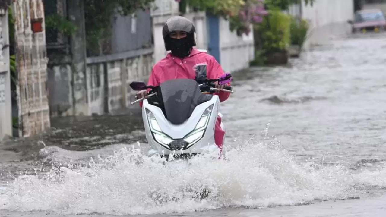 Bangkok’u sel vurdu: 5 bin kişi tahliye edildi 2
