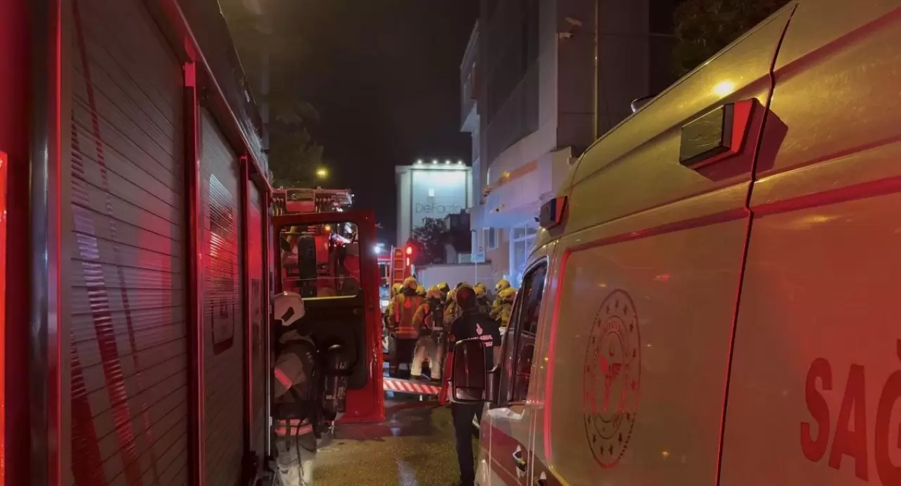 Beykoz’da 7 katlı plazada yangın 2