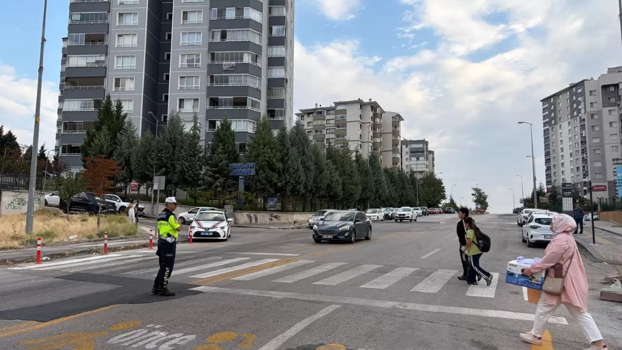 Başkentte okul çevreleri için 137 asayiş ve 49 trafik timi görevlendirildi 2