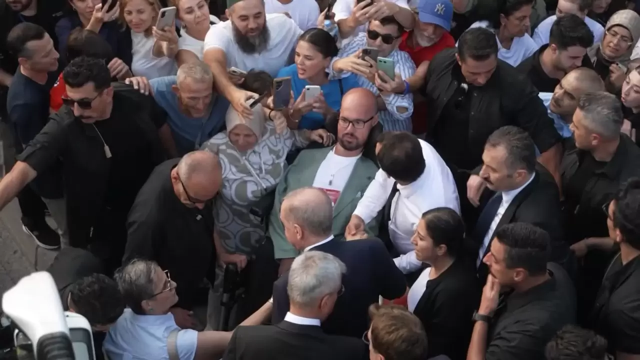 Cumhurbaşkanı Erdoğan engelli genci duygulandırdı 3