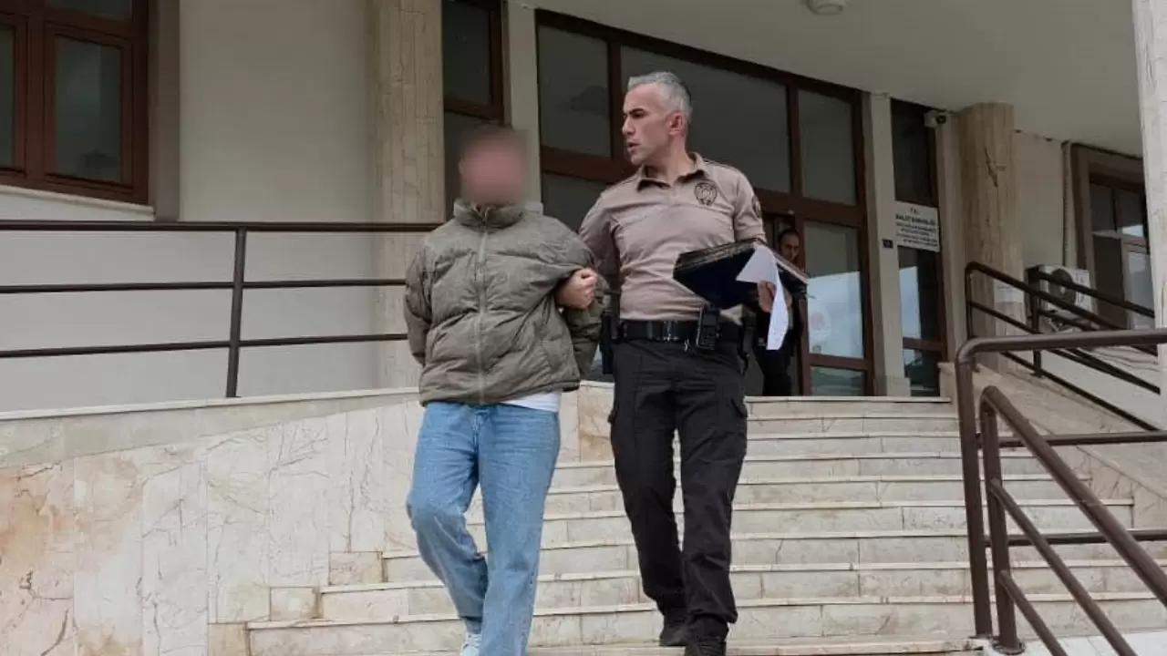 Akyazı'da ev soygunu şüphelisi 2 kişi tutuklandı! 2