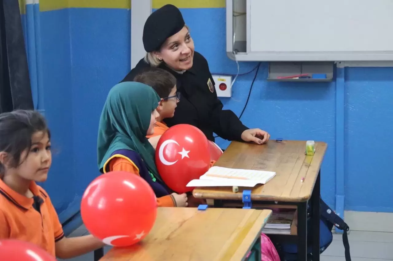 Eskişehir’de jandarmadan minik öğrencilere Cumhuriyet Bayramı sürprizi 4