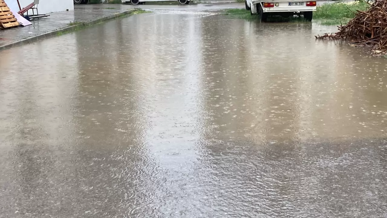 Mersin’de sağanak etkisini artırdı 1
