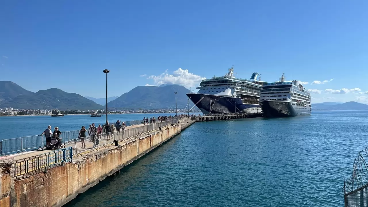 Alanya Limanı’na çifte dev ziyaret 3