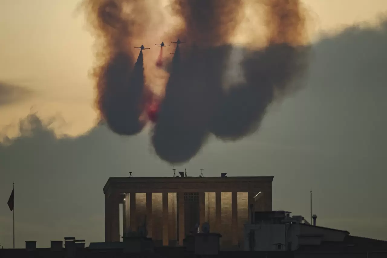 Türk Yıldızları'ndan Anıtkabir üzerinde Cumhuriyet Bayramı'na özel uçuş 3