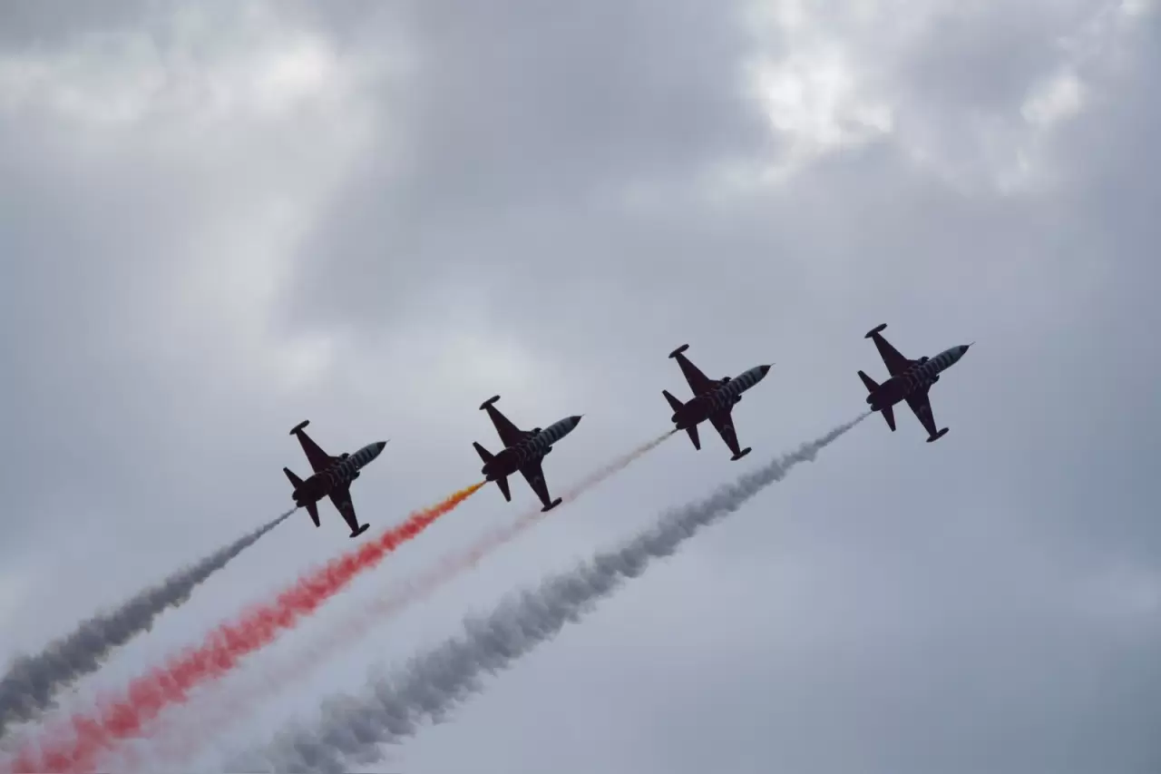 Türk Yıldızları Çalış Plajı'nda gökyüzünü süsledi! 4