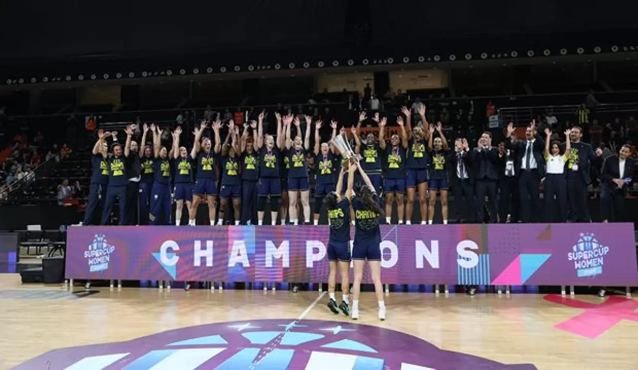 Şampiyon Fenerbahçe Tarfin, kupasını aldı 6