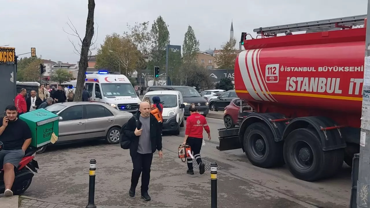 Hafriyat kamyonu İSKİ Genel Müdürlüğü bahçesine düştü 4