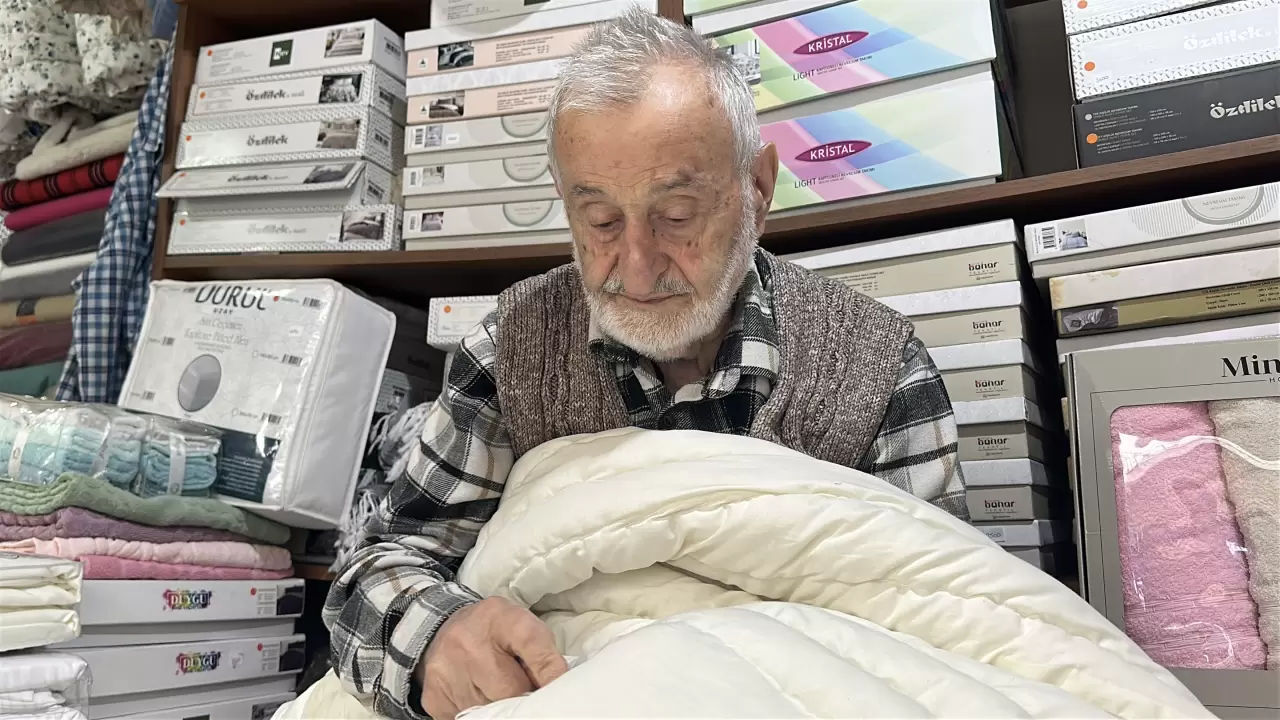 92 yaşındaki “Yastıkçı Dede” 70 yıldır mesleğini sürdürüyor! 1