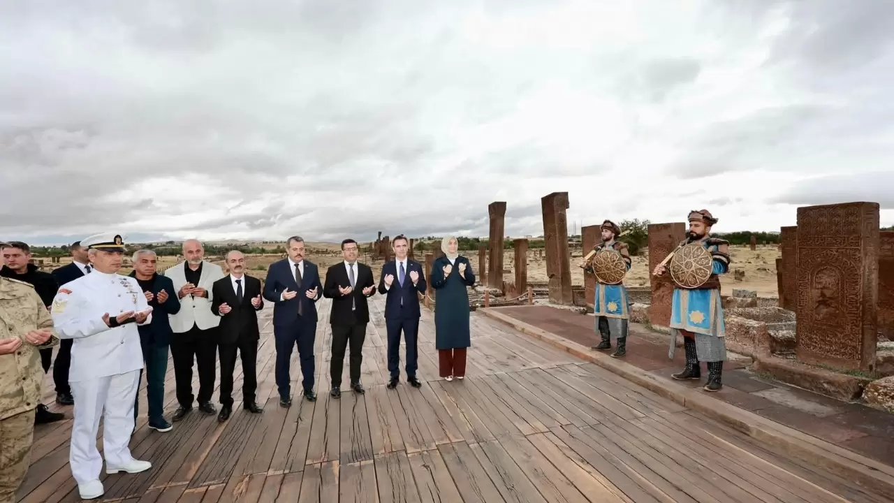 Bakan Yardımcısı Yiğitbaşı Ahlat'ta ecdadı yad etti! 2