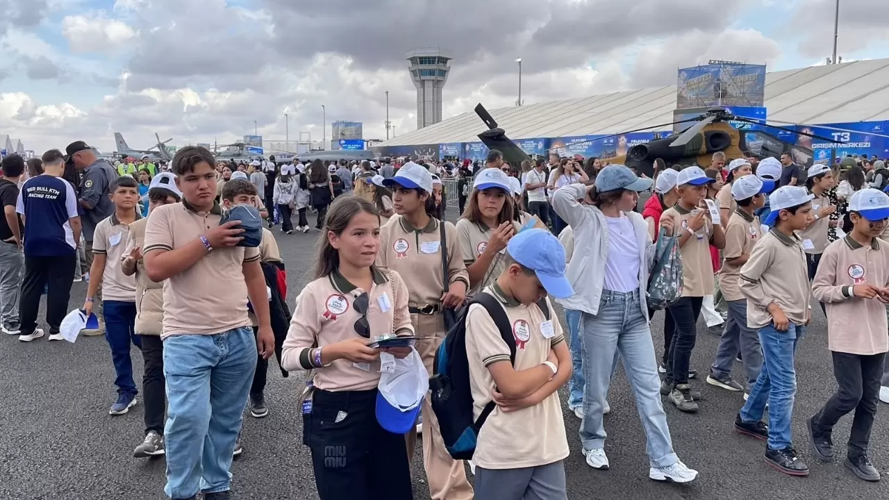 Şanlıurfa’da yağmura rağmen TEKNOFEST’e ziyaretçi akını 5