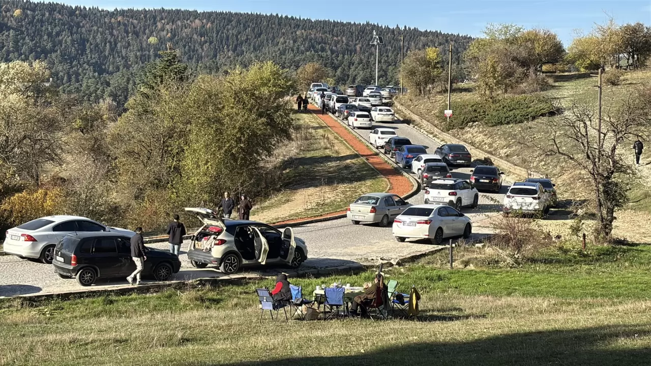 Abant Gölü'nde sonbahar şöleni! Tatilciler akın etti 2