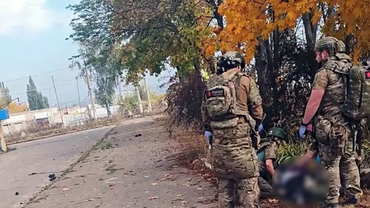 Füze otobüs durağına isabet etti, 12 ölü! 5