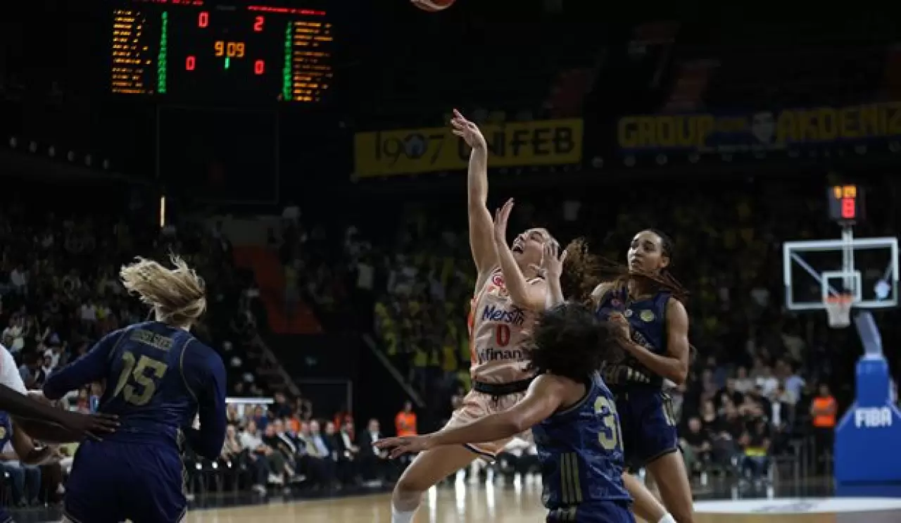 Şampiyon Fenerbahçe Tarfin, kupasını aldı 12