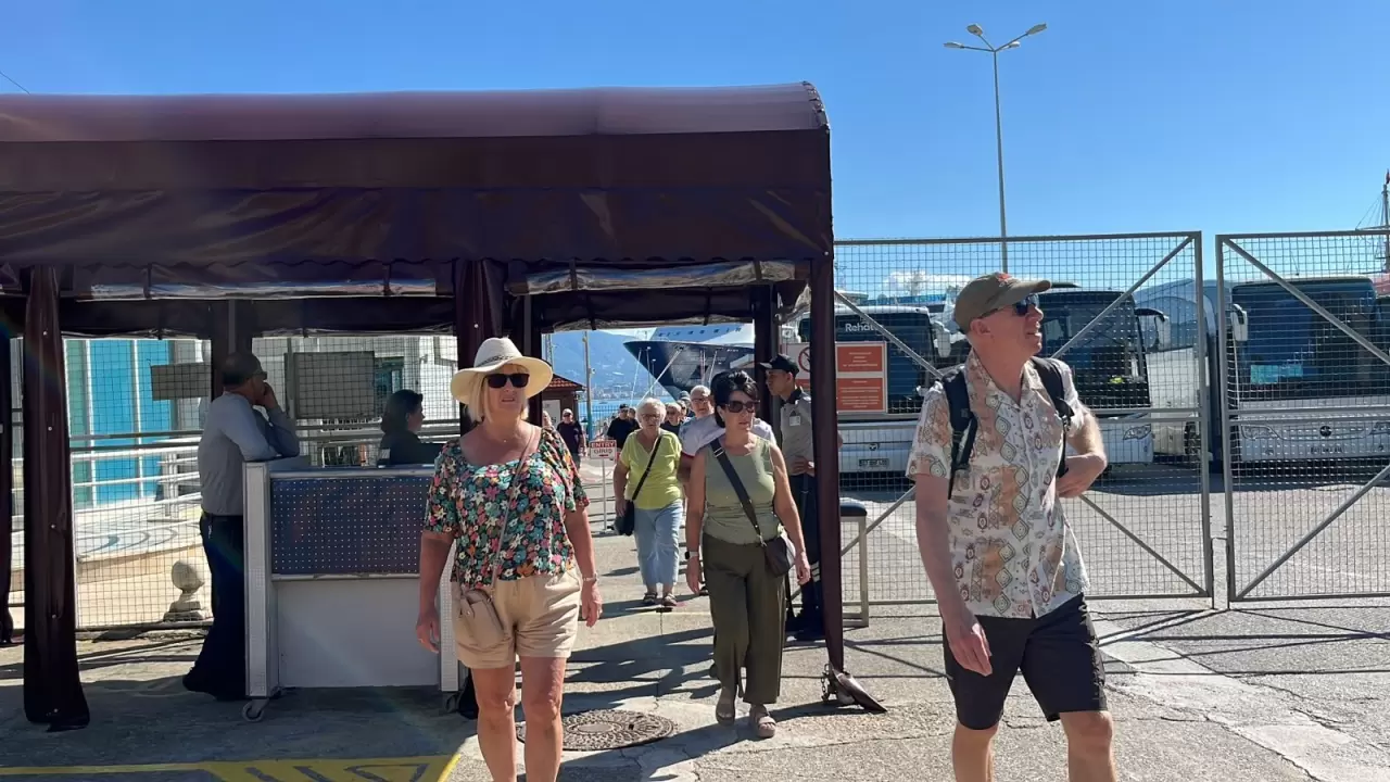 Alanya Limanı’na çifte dev ziyaret 4