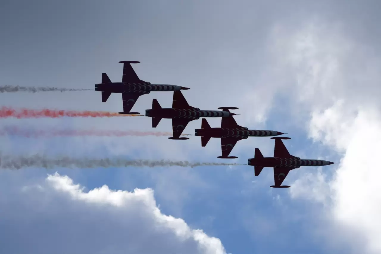 Türk Yıldızları Çalış Plajı'nda gökyüzünü süsledi! 5