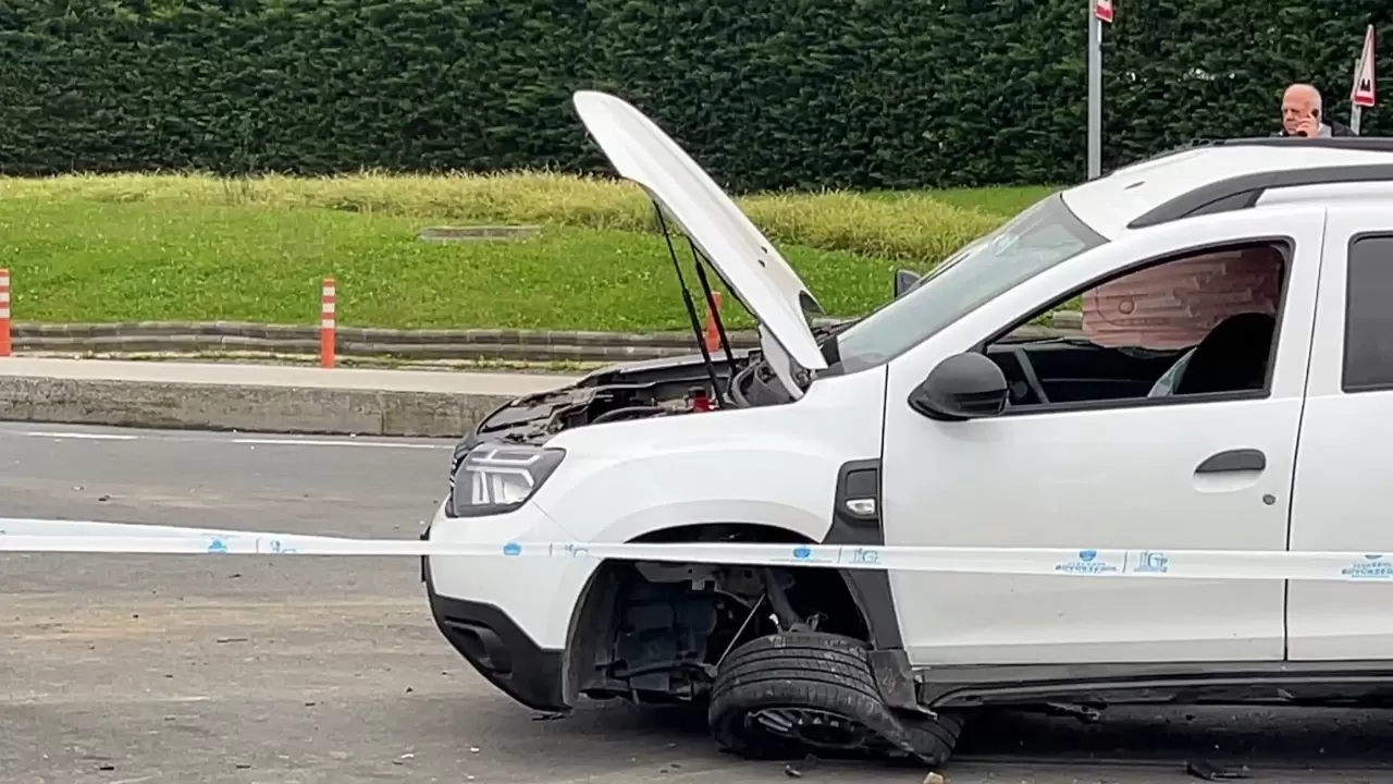 Hafriyat kamyonu İSKİ Genel Müdürlüğü bahçesine düştü 3
