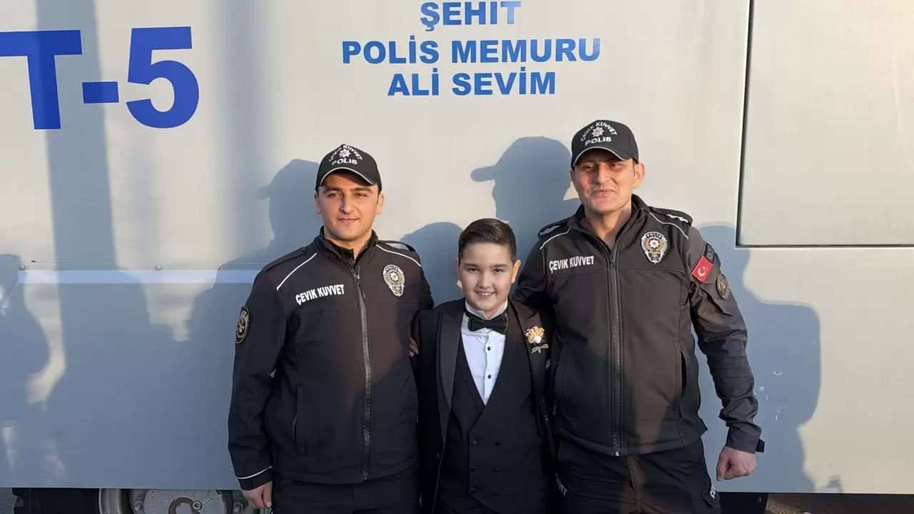 Babasının adının verildiği TOMA sünnet arabası oldu! 3