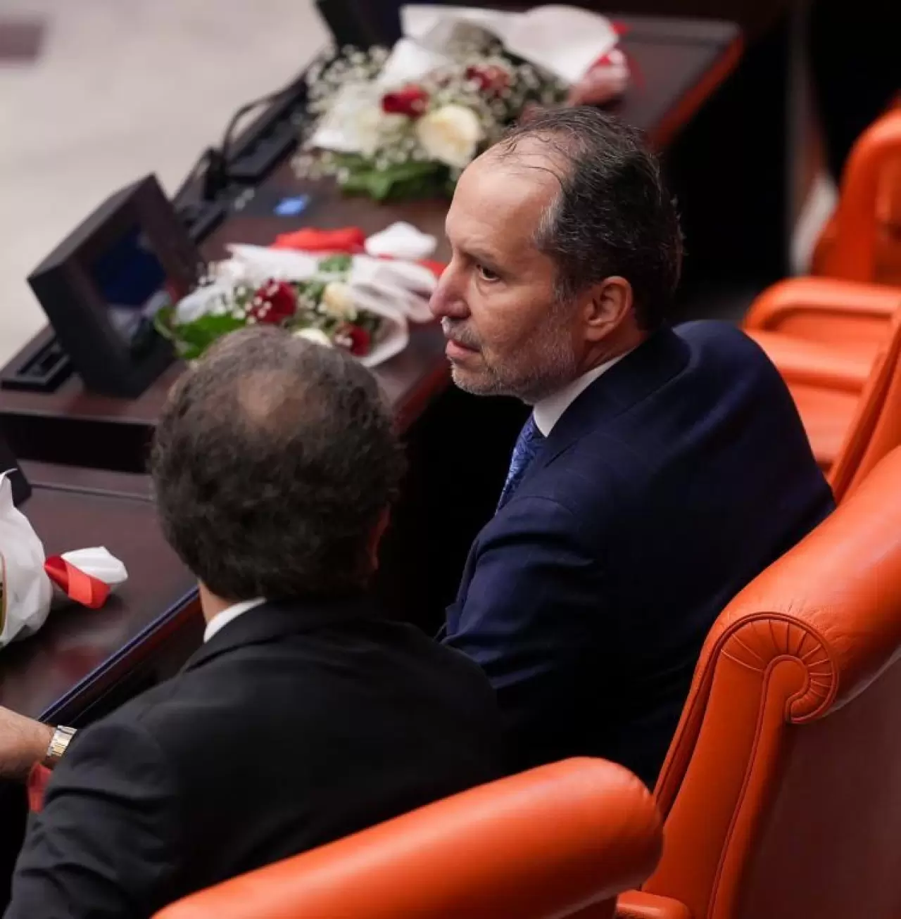 TBMM’de dikkat çeken kare: MHP Lideri Bahçeli'den Cumhurbaşkanı Erdoğan’a kırmızı-beyaz güller 11