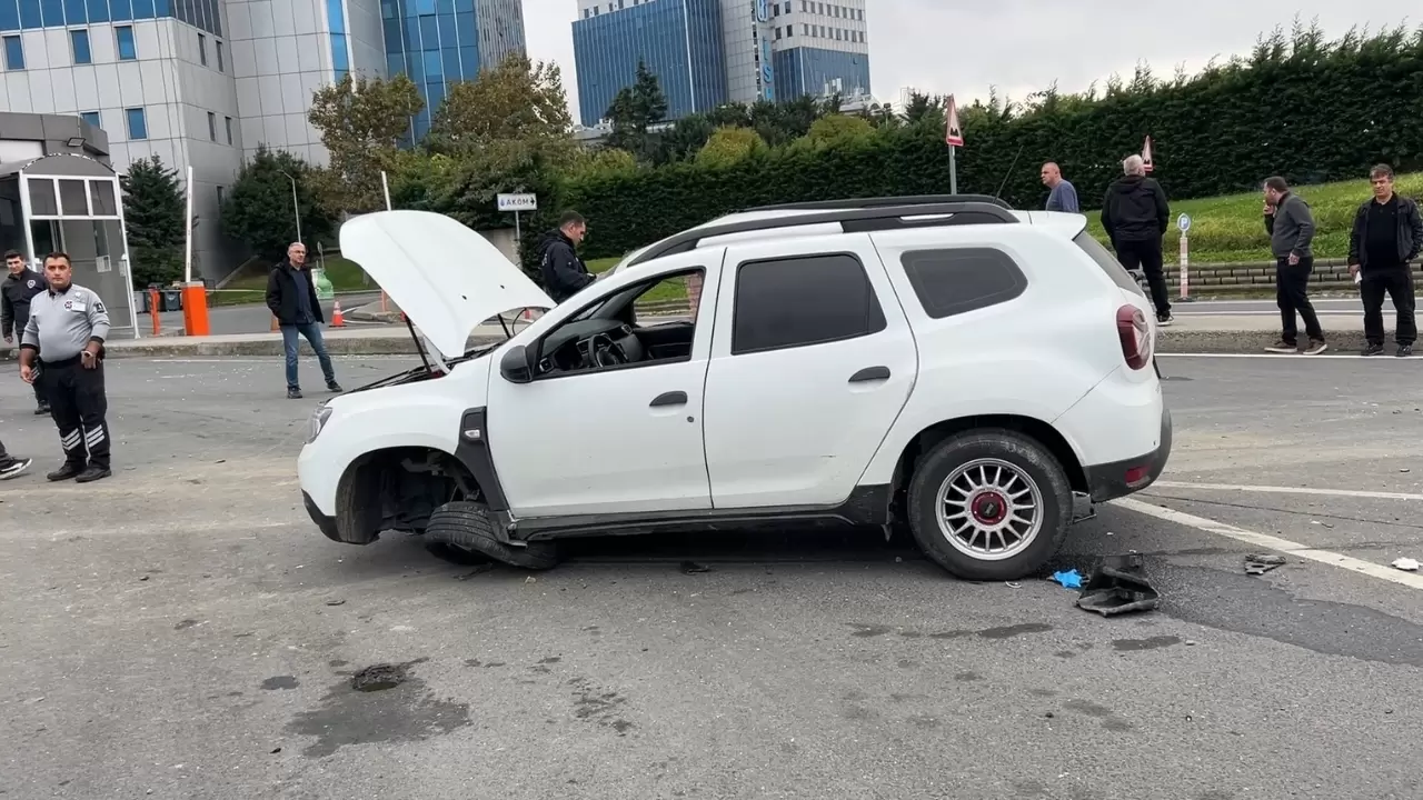 Hafriyat kamyonu İSKİ Genel Müdürlüğü bahçesine düştü 1