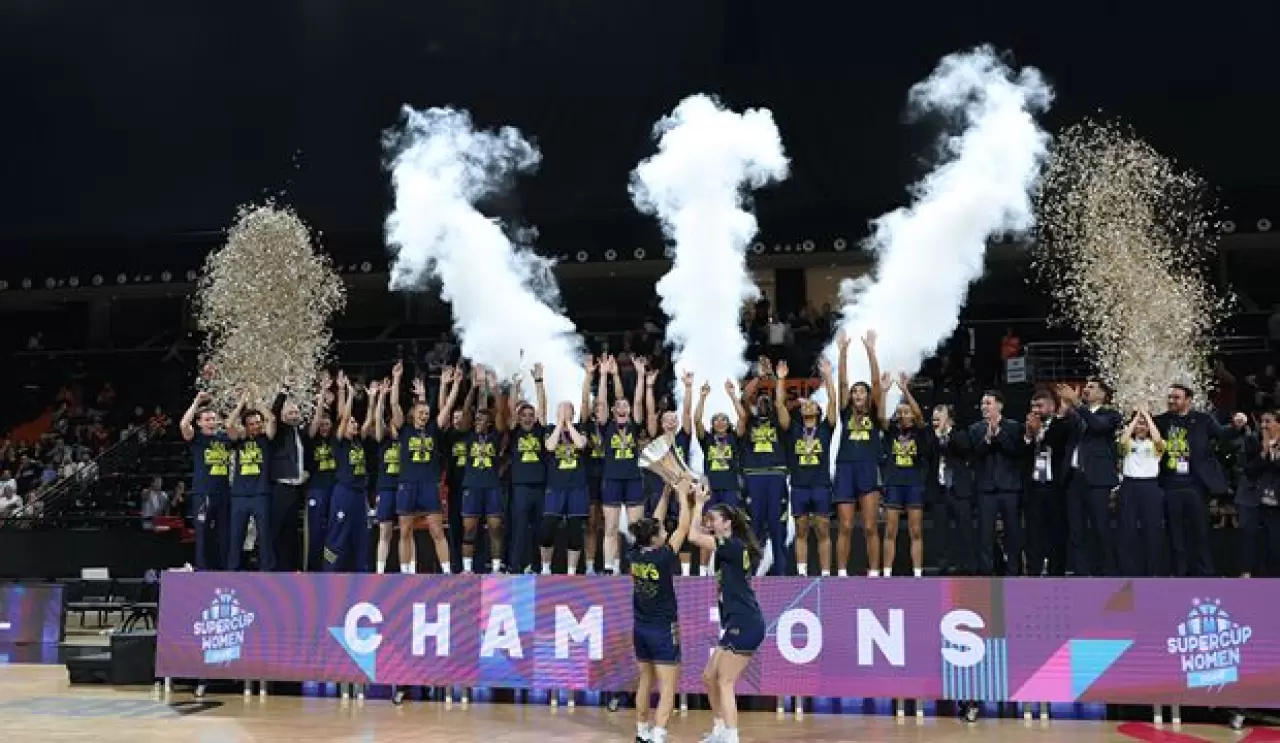 Şampiyon Fenerbahçe Tarfin, kupasını aldı 7