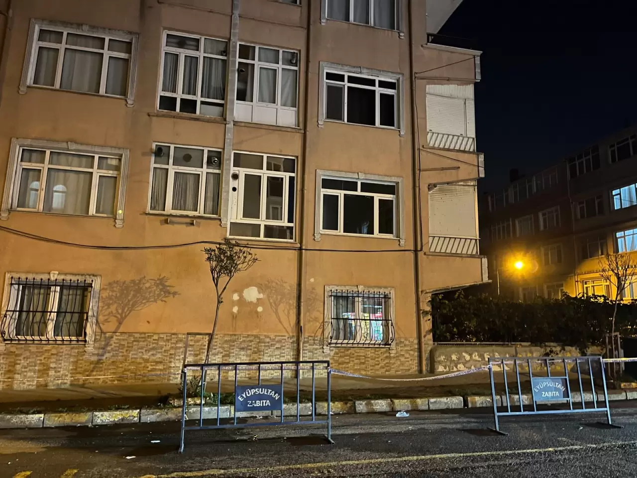 Eyüpsultan'daki 5 katlı bina kapatıldı 4