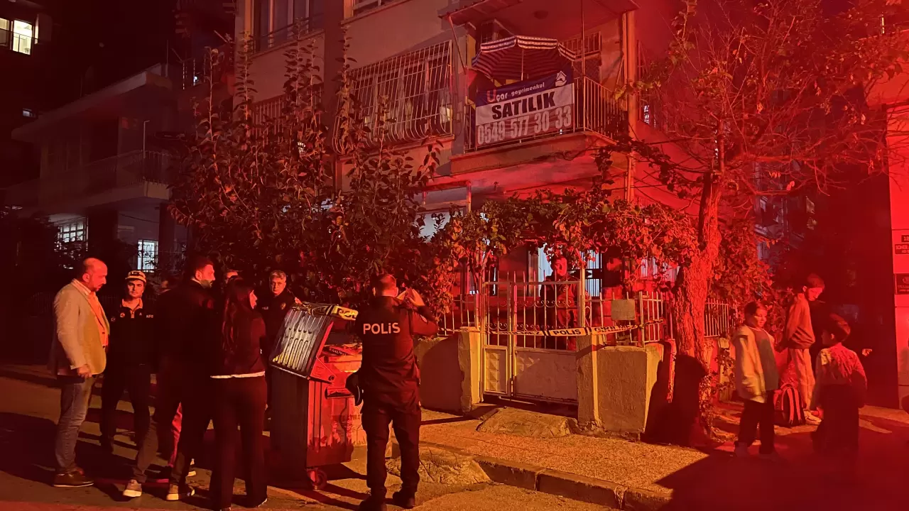 Mersin’de korkutan çökme: 3 katlı bina boşaltıldı 1