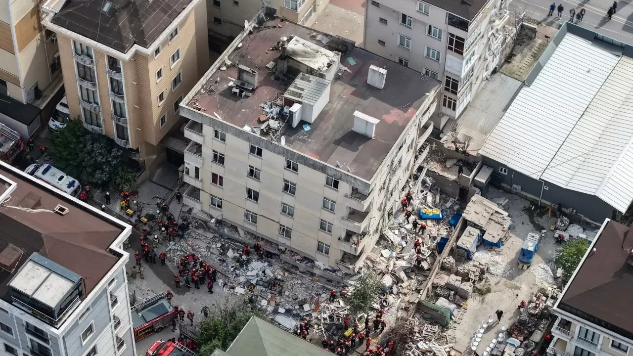 Maltepe'de enkaz altında arama sürerken çarpıcı iddia 4