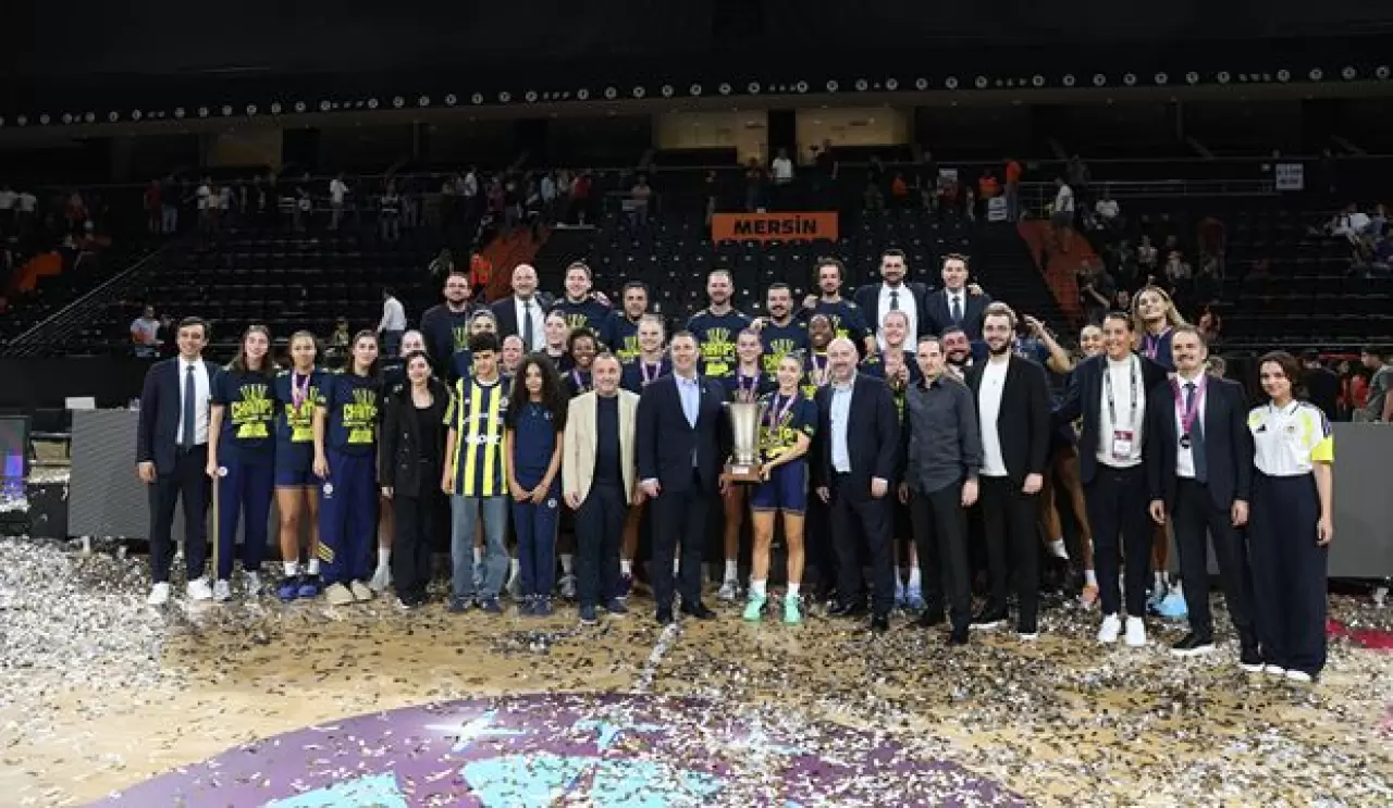Şampiyon Fenerbahçe Tarfin, kupasını aldı 10
