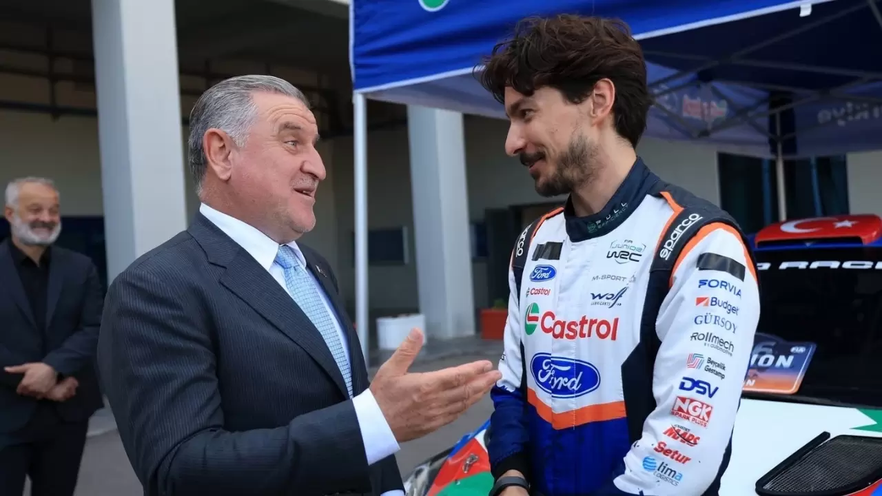 Bakan Bak, şampiyon pilotlarla İstanbul Park’ın tozunu attı! 3