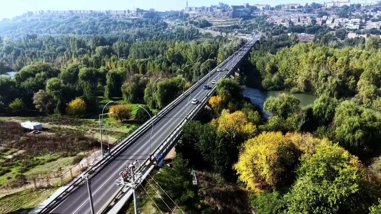 UNESCO listesindeki Hevsel Bahçeleri'nde sonbahar büyüsü! 2