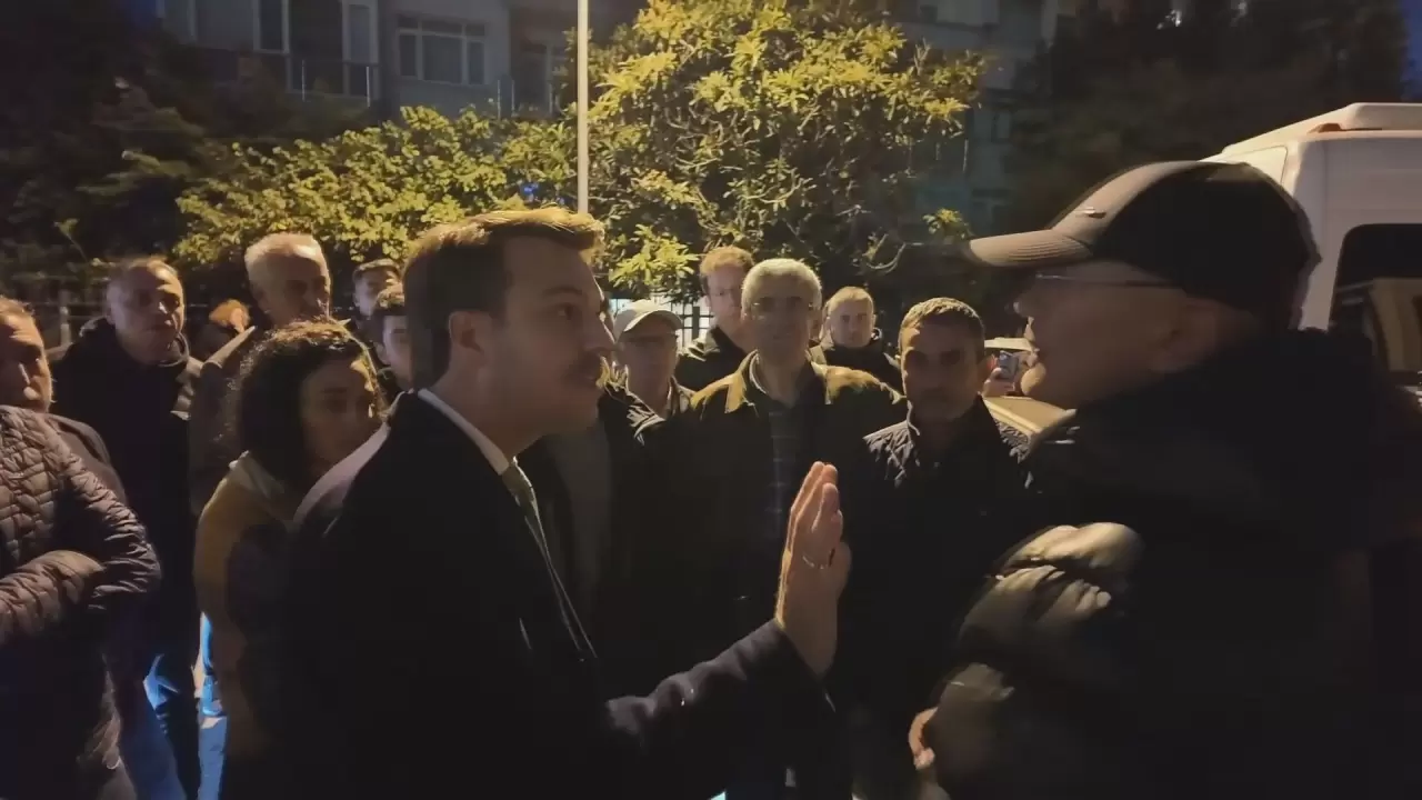Kolonları çatlayan 3 bina bina boşaltılıyor 6