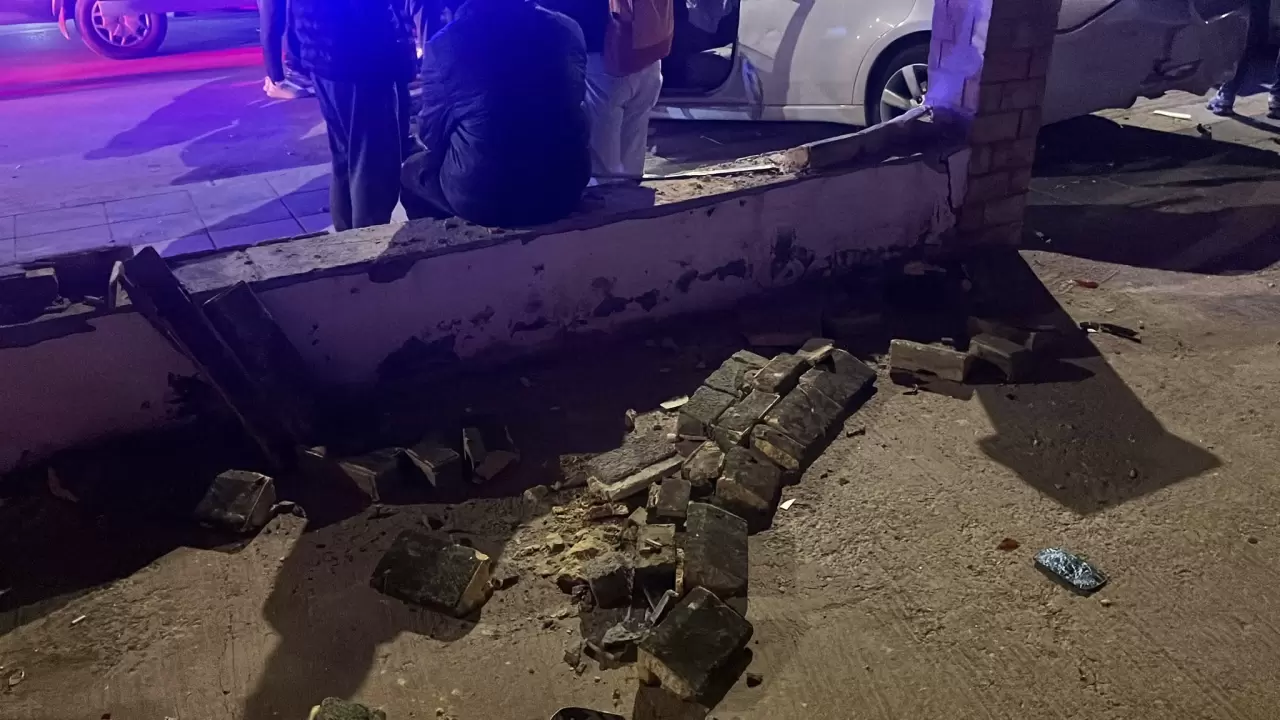 Çorum'da 2 otomobil çarpıştı 2