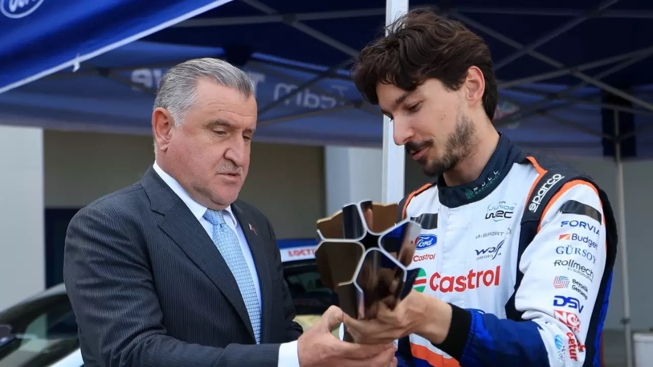 Bakan Bak, şampiyon pilotlarla İstanbul Park’ın tozunu attı! 4