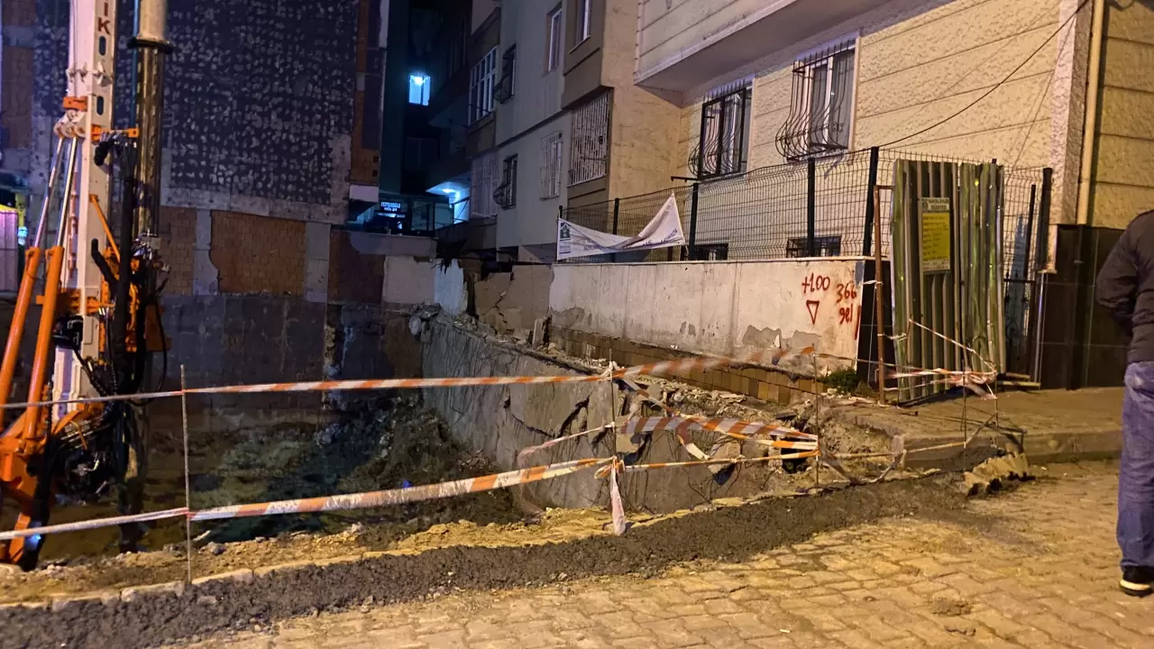 Bahçelievler’de inşaatın istinat duvarı yıkıldı 8