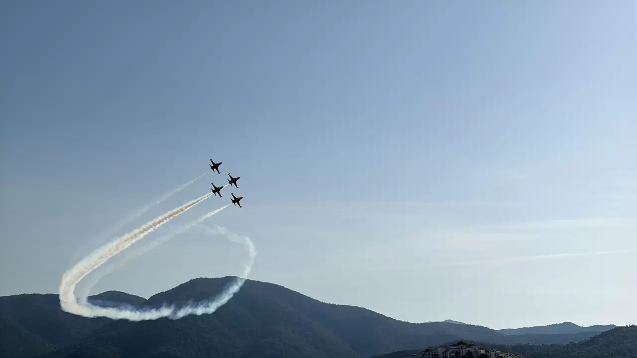 Türk Yıldızları'dan Fethiye semalarında nefes kesen prova 4