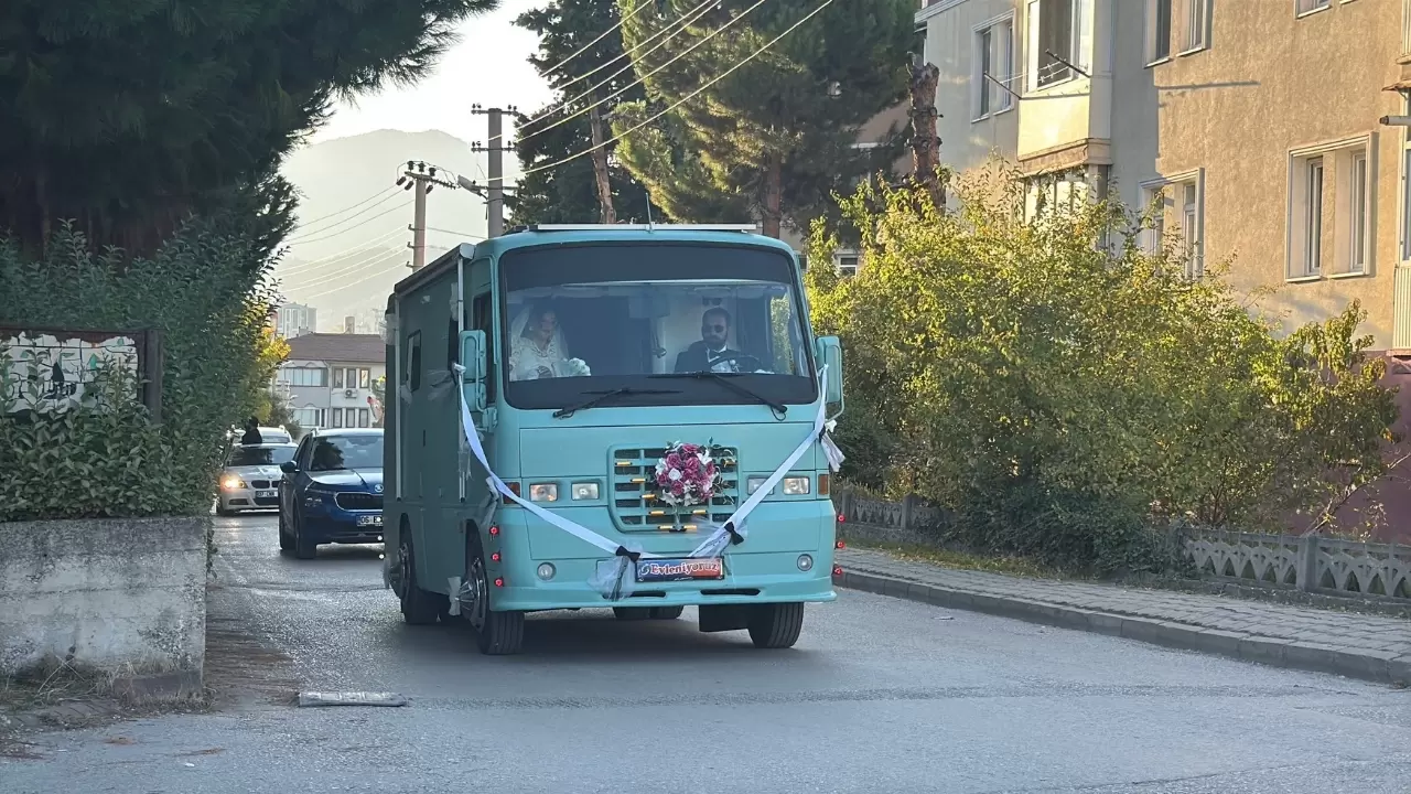 3 yıl uğraşıp Magirus minibüsü gelin arabası yaptı! 9