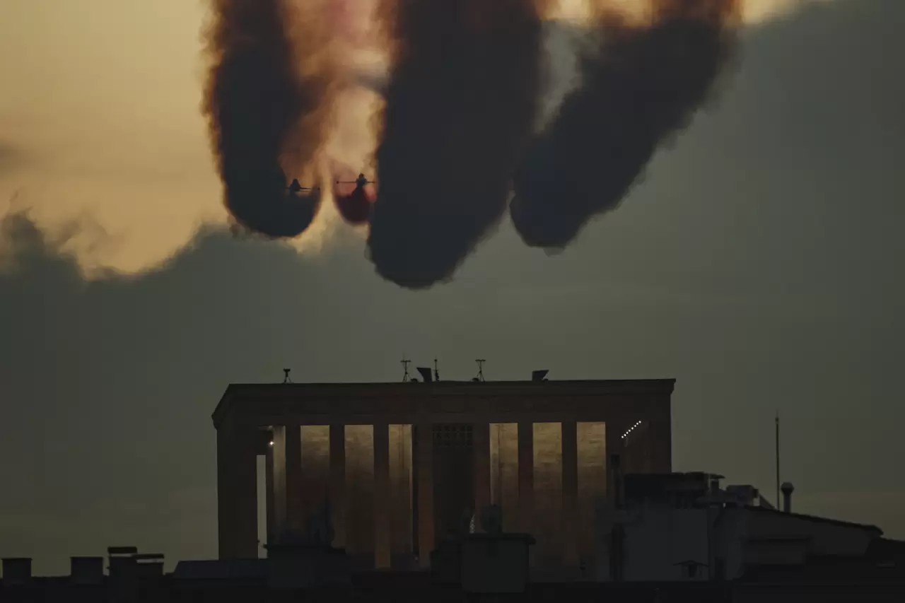 Türk Yıldızları'ndan Anıtkabir üzerinde Cumhuriyet Bayramı'na özel uçuş 2