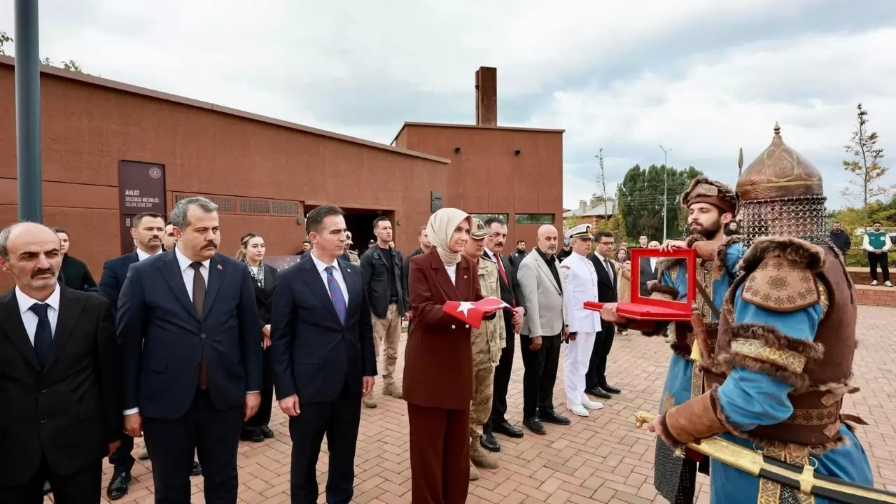 Bakan Yardımcısı Yiğitbaşı Ahlat'ta ecdadı yad etti! 5