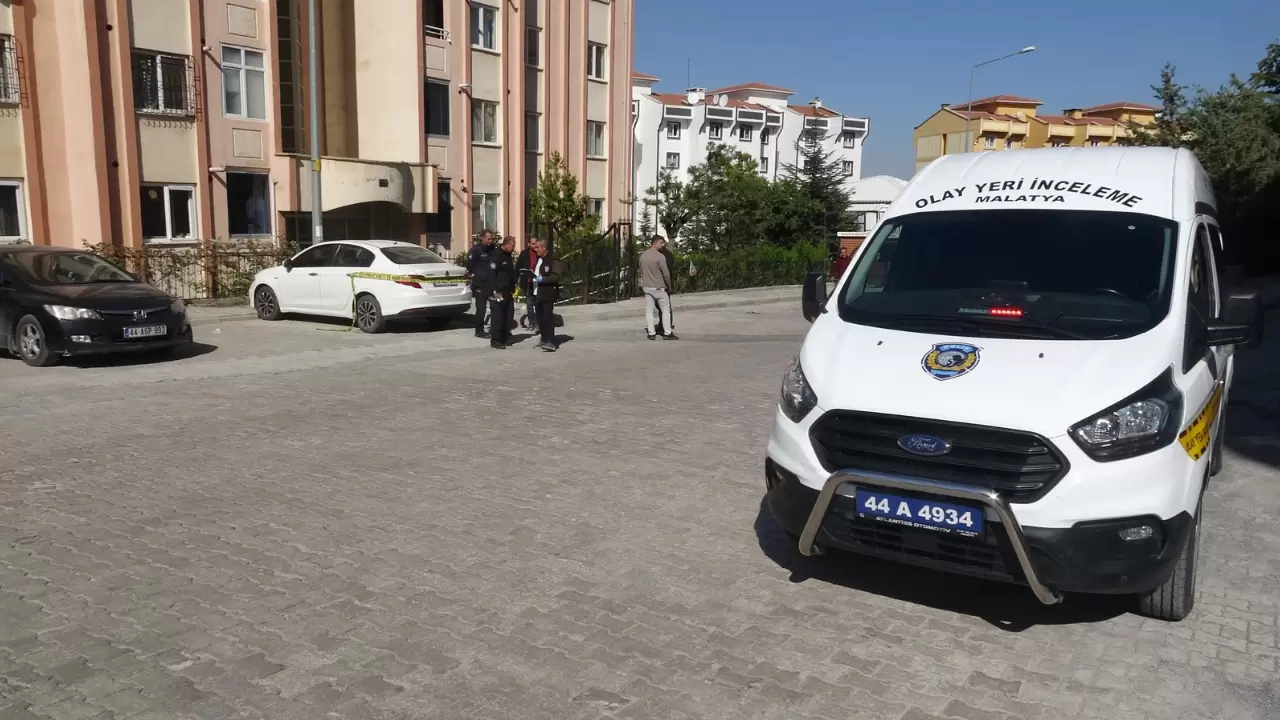 Tartıştığı eşini bıçaklayıp aracında intihara kalkıştı! 3