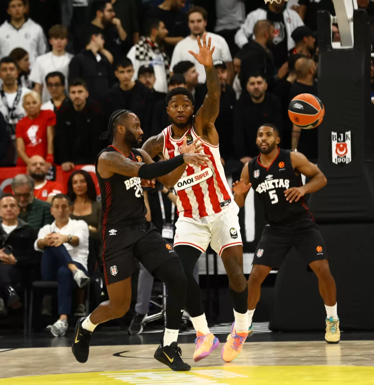 Beşiktaş, Olympiakos karşısında mağlup oldu! 4