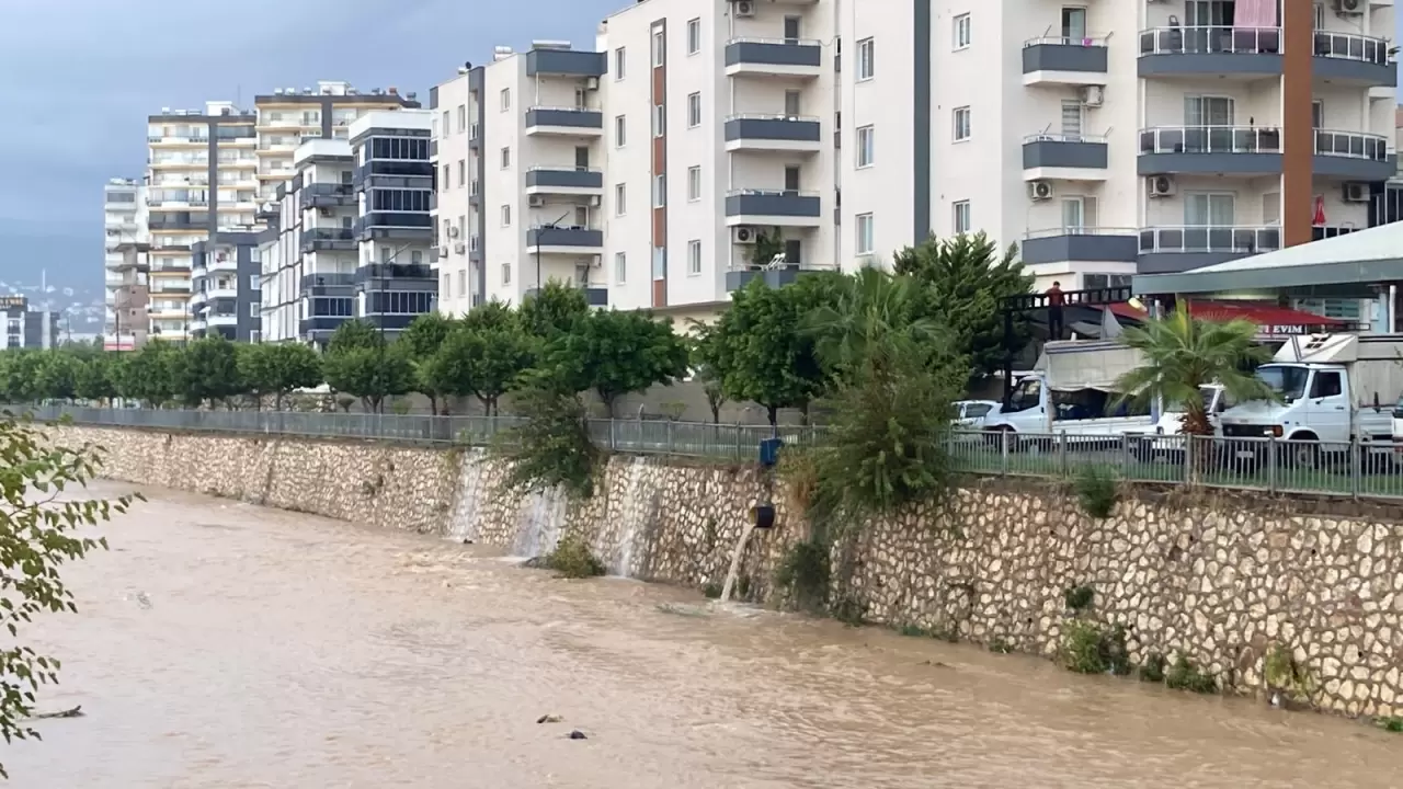 Mersin’de sağanak etkisini artırdı 4