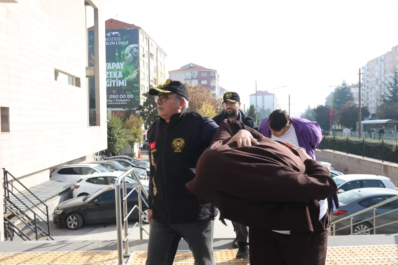 Eskişehir merkezli 5 ilde fuhuş operasyonu 6