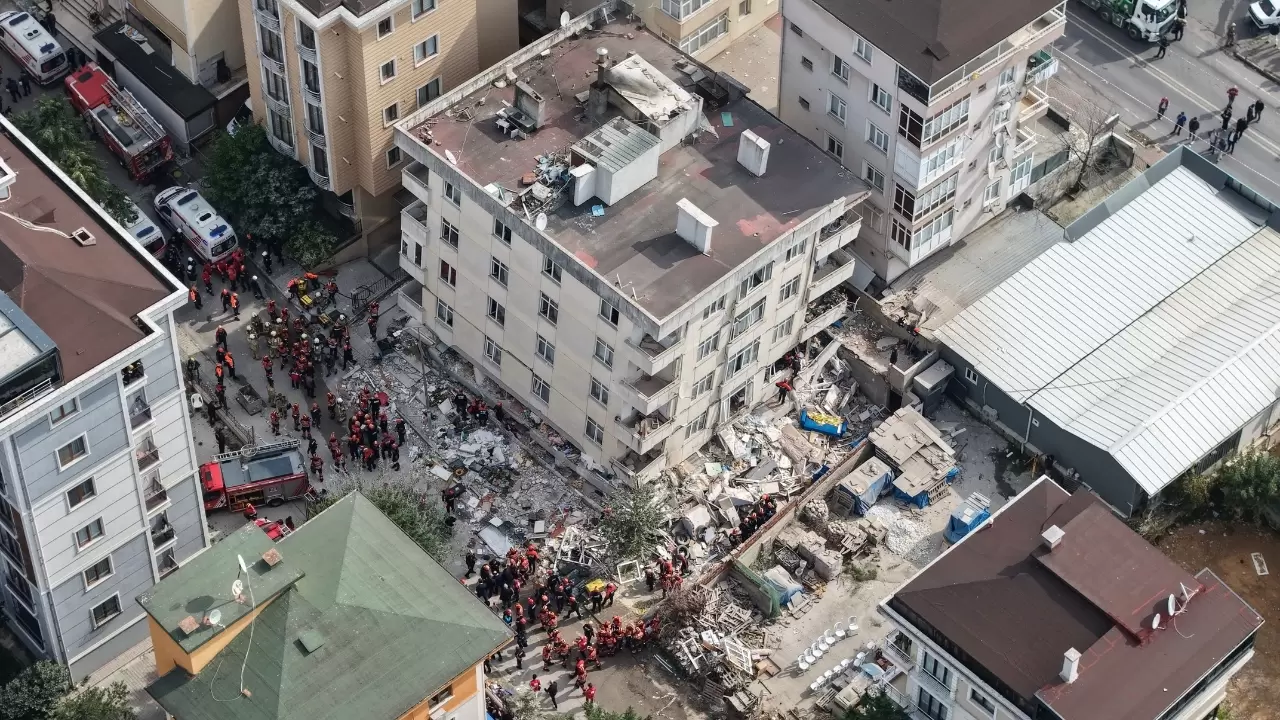 Maltepe'de enkaz altında arama sürerken çarpıcı iddia 5